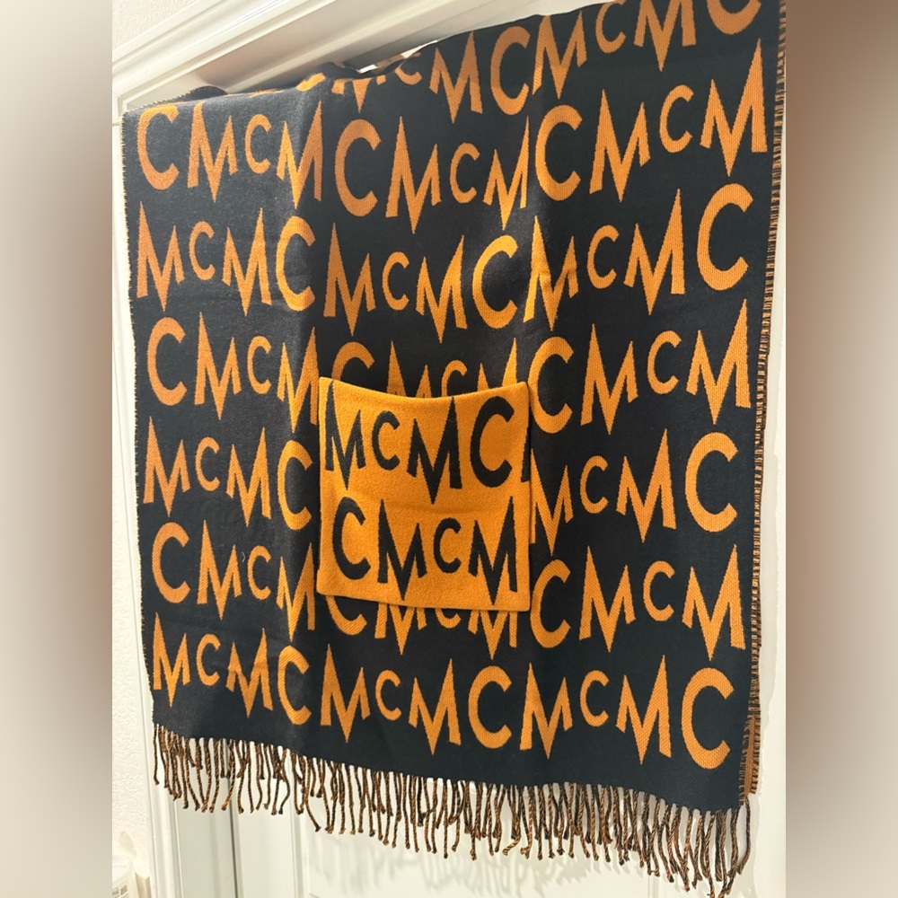 MCM DOUBLE SIDED STOLE/SHAWL
SIZE:  one size 
COLOR:  Cognac / Black - Picture 3 of 5